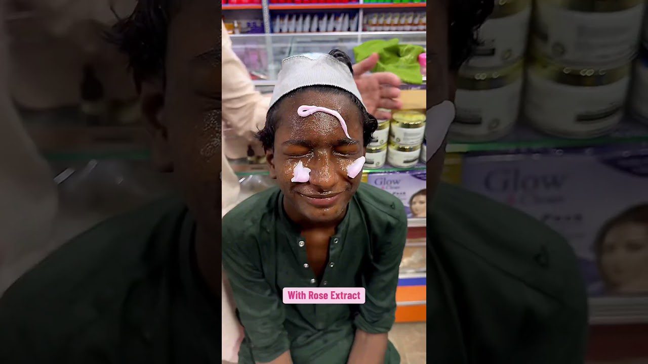 Švytintis ir valantis balinantis šveitiklis veido prausiklis su rožių ekstraktu