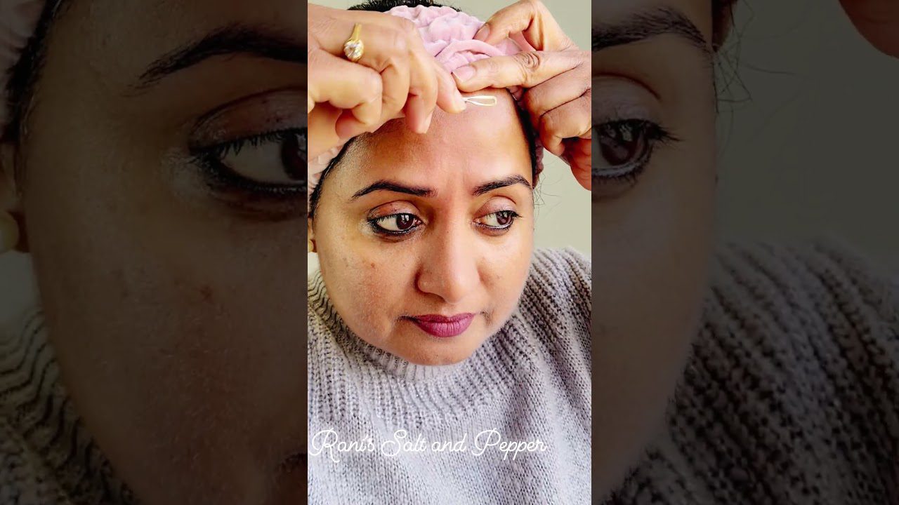 Moteris su rožine galvos juosta pašalina antakių plaukus pincetu, arti veido