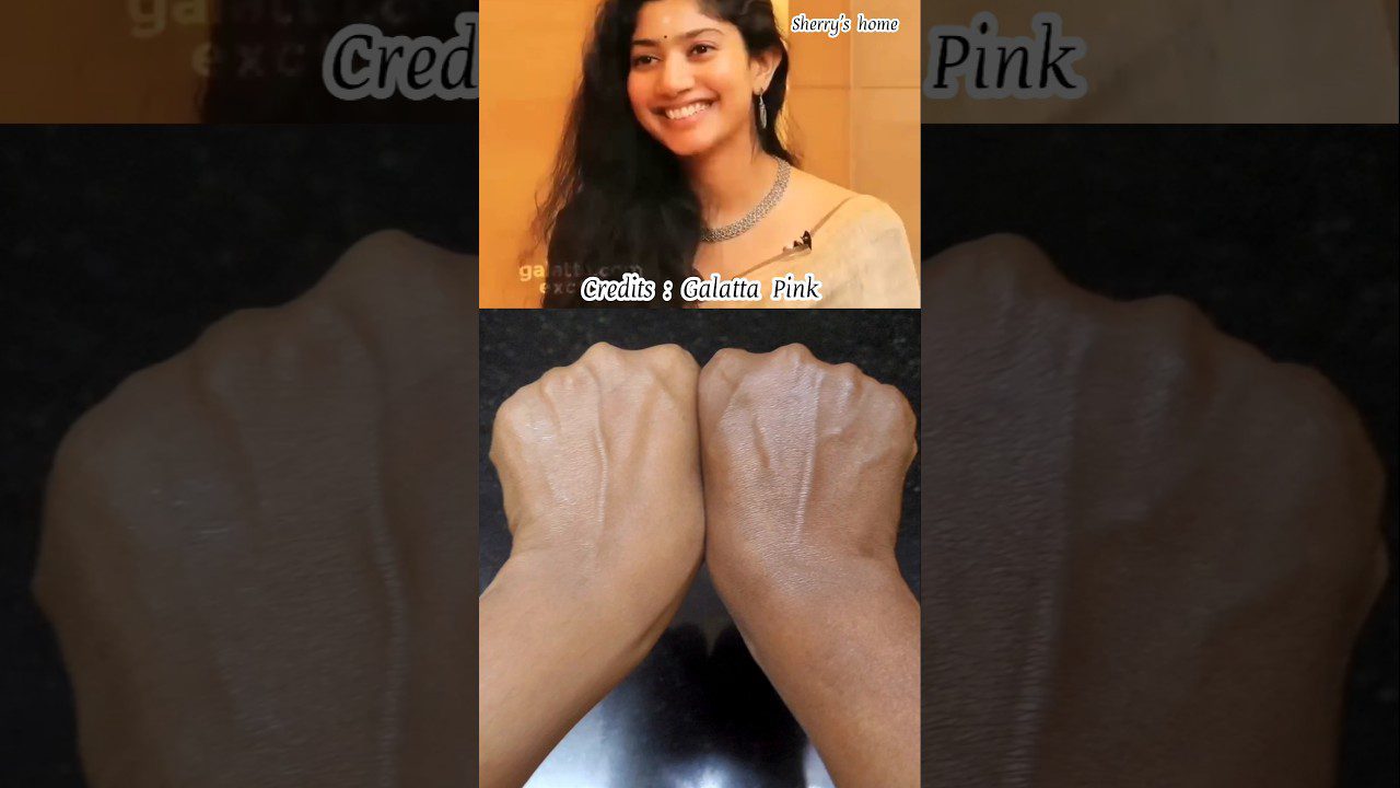 Moteris šypsosi virš dviejų rankų, viena ranka šviesesnė už kitą.