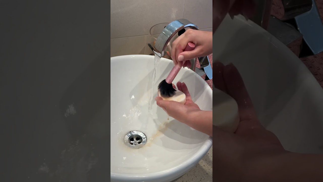 Kaip išvalyti savo makiažo teptukus