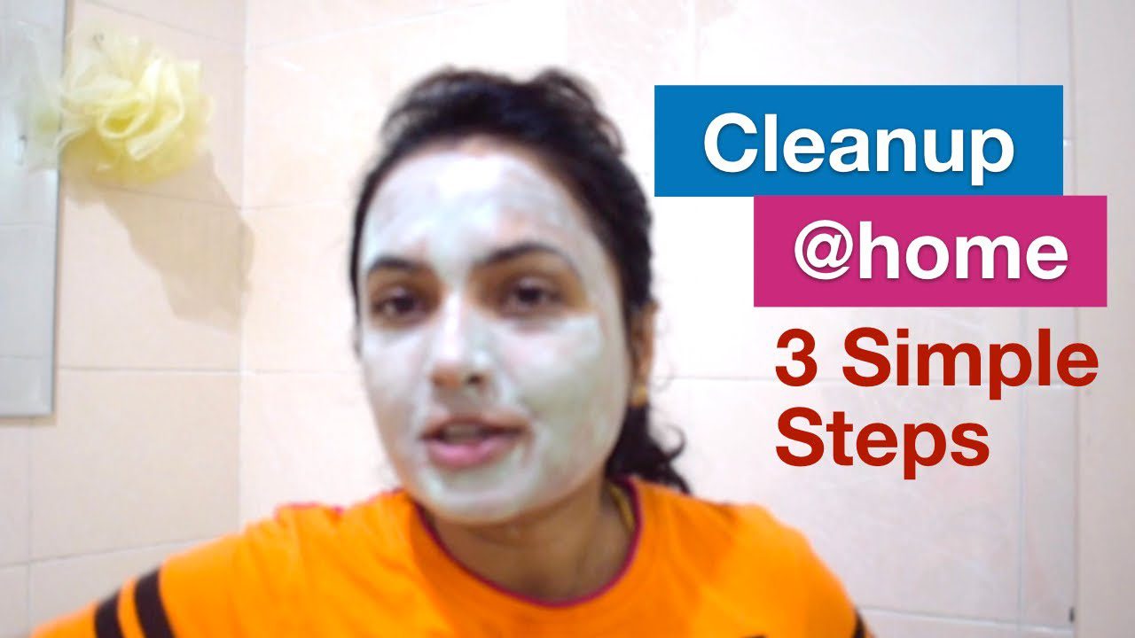 Moteris vonioje su veido kauke, šalia užrašas „Cleanup @home 3 Simple Steps“ translated: „Namų valymas per 3 paprastus žingsnius“