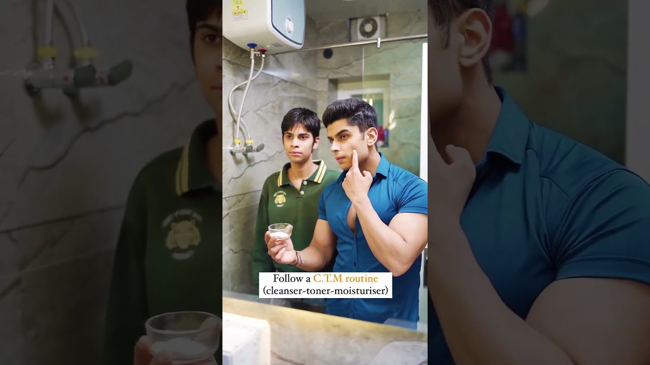 Vyras veidrodis tepasi veido kremą, šalimais stovi kitas jaunuolis ir tekstas apie C.T.M. rutiną