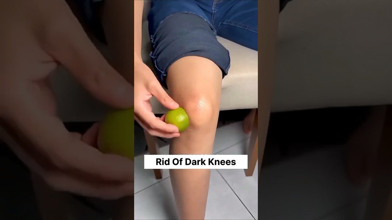 Rankos trinamos citrinos gabalėliu ant kelio, matomas užrašas „Atsikratyk tamsių kelių“