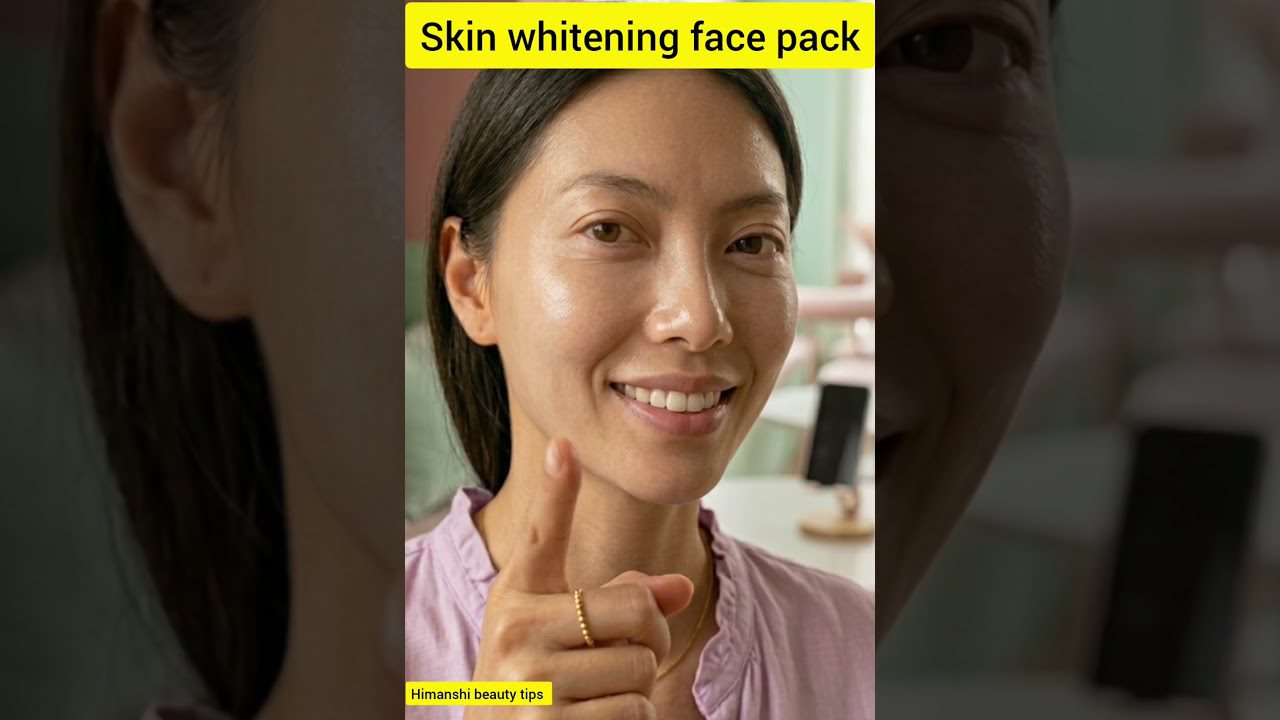 Moters portretas besišypsant ir rodant pirštu, viršuje užrašas „odos pašviesinimas“.