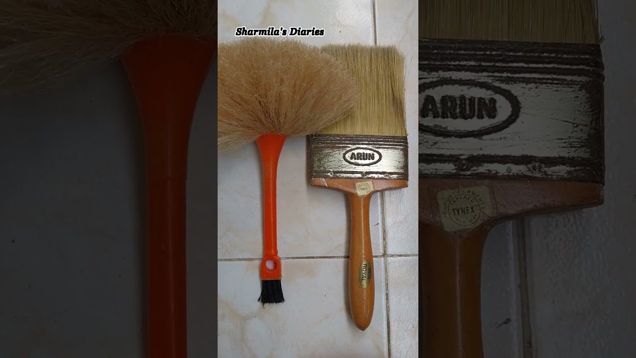 Du dviejų šepetėlių rinkinys: plunksninis dulkių šepetys ir platus dažymo šepetys „Arun“.