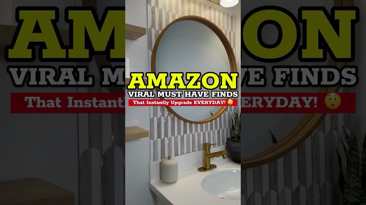 Vonios praustuvas su apvaliu mediniu veidrodžiu, auksine čiaupa ir dekoratyvine plytele.