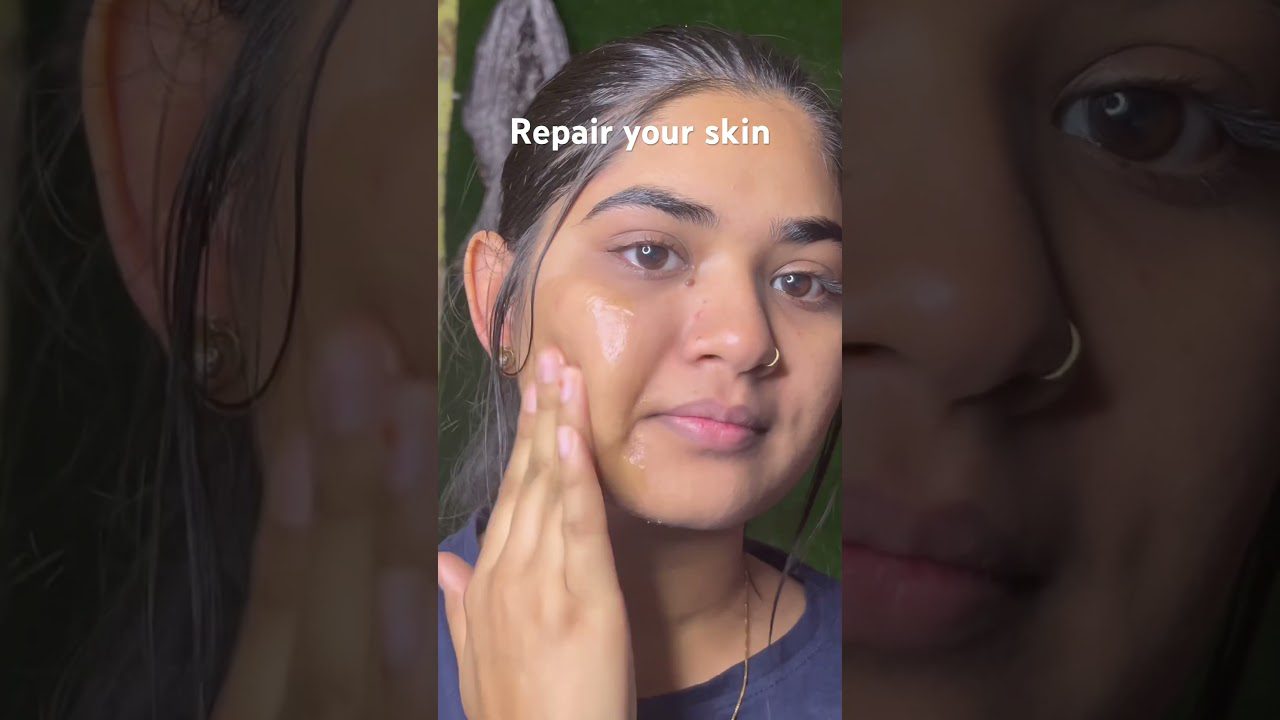Jauna moteris tepa veidą drėkinamu geliu, viršuje užrašas „Repair your skin“ (atkurti odą).