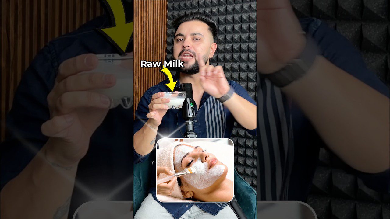 Vyras kalba į mikrofoną ir laiko dubenėlį su žalia rodykle ir užrašu „Raw Milk“