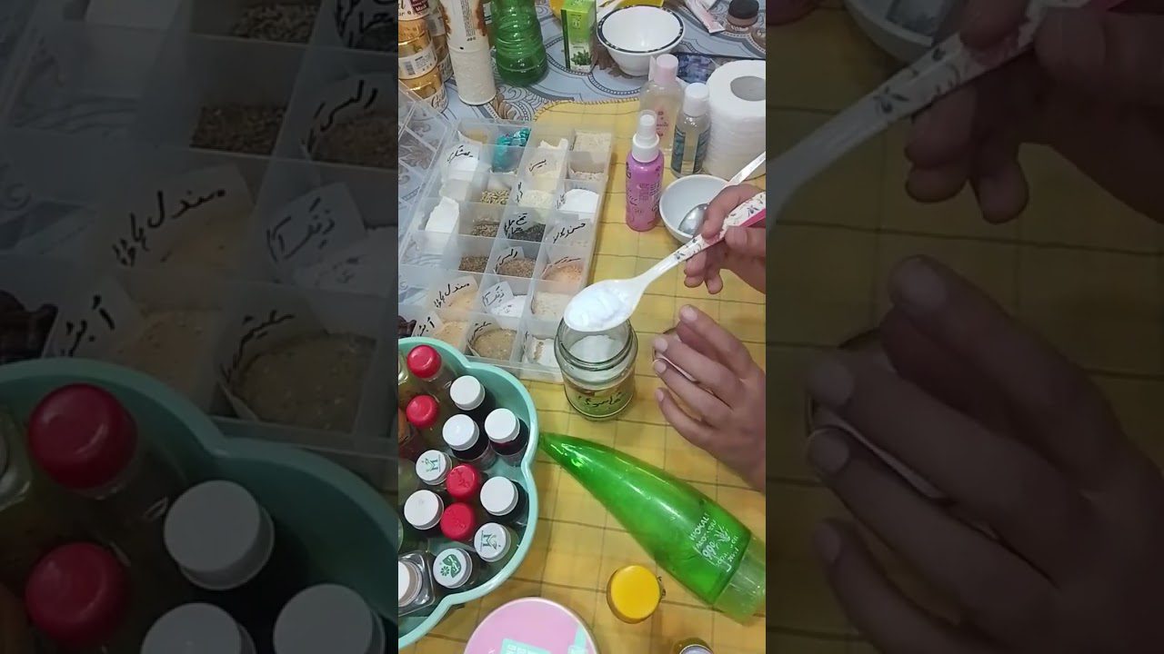 Gyvi akcentai / odos balinimo priemonė riebiai odai su Mitha soda