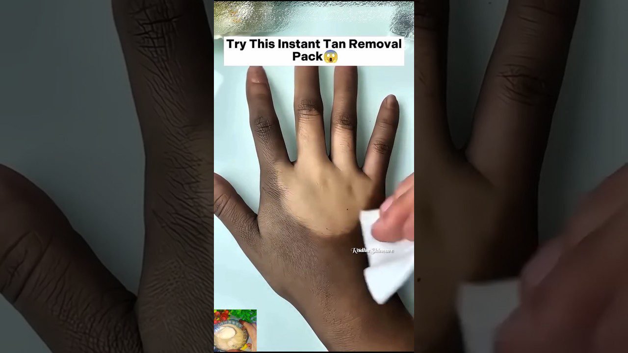 Rankos delno viduryje tepiamas baltesnis odos šviesinimo priemonės plotas su užrašu „Try This Instant Tan Removal Pack“