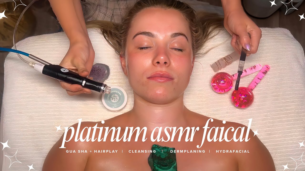 moteris gulinti su užmerktomis akimis, atliekamas veido gydymas ir priemonės su užrašu „platinum asmr facial“