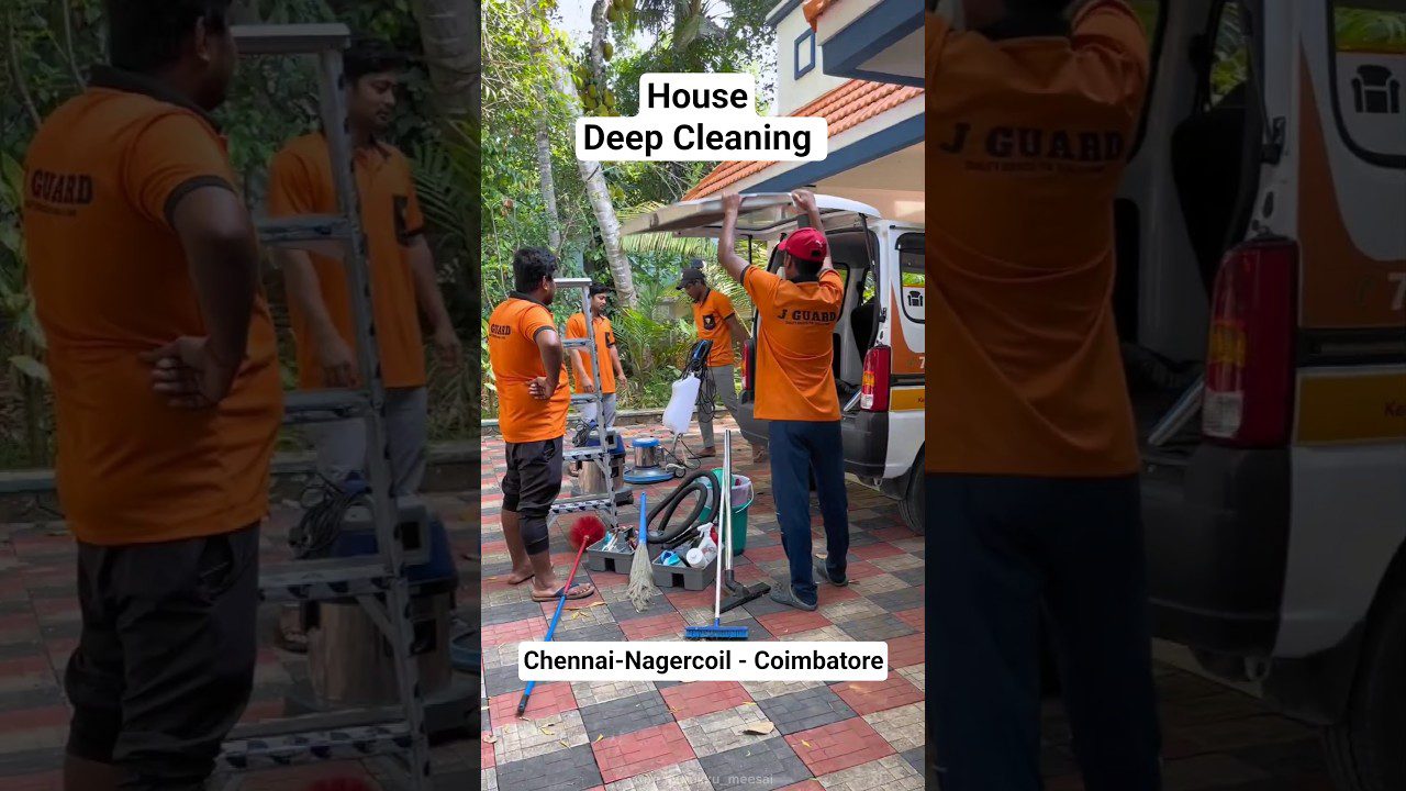 Keturi valymo įmonės darbuotojai su įrankiais prie vano, užrašas „House Deep Cleaning“.